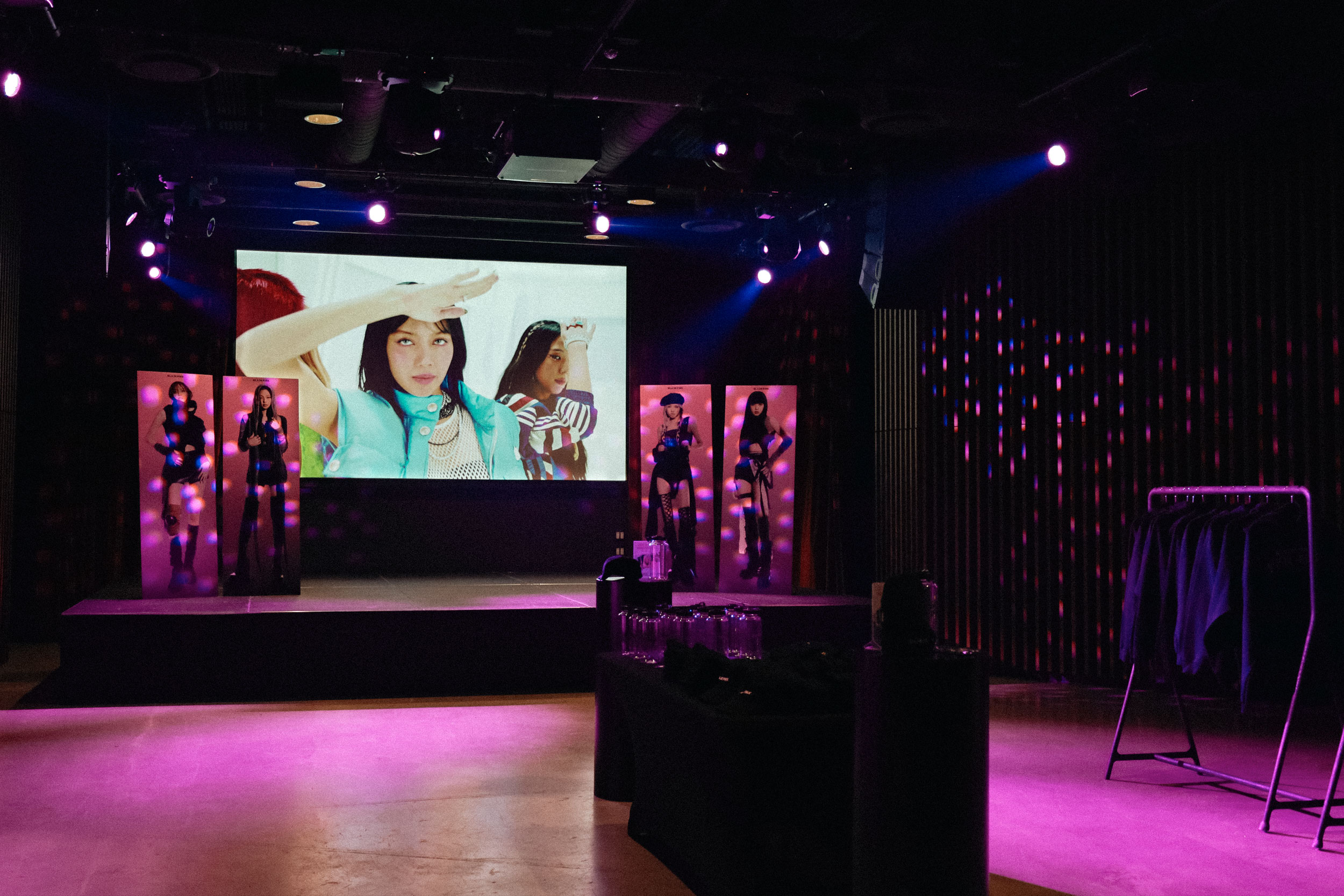 Black Pink Popup